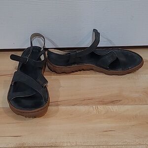 Bogs Women's Size 8 Black Sandals